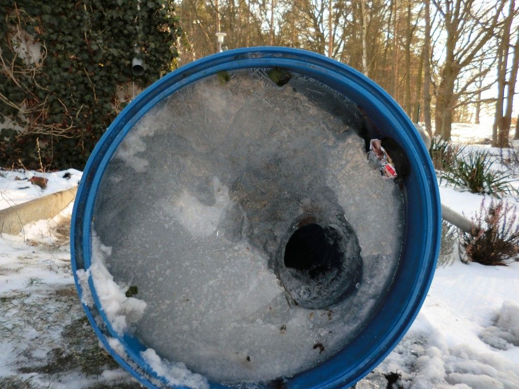 Regenwasserfässer gerettet | Helgas Garten